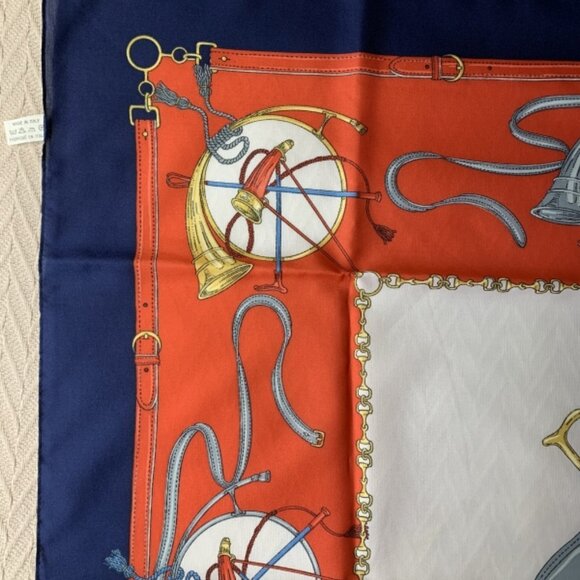 Chic and Timeless Equestrian-Style Scarf - Picture 9 of 9